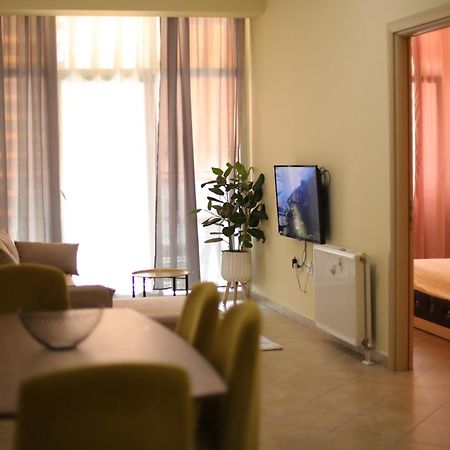 Pleasant Apartment With Free Dedicated Parking In Komuna E Parisit ติรานา ภายนอก รูปภาพ