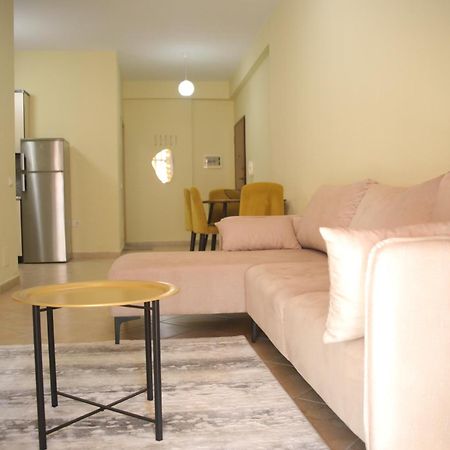 Pleasant Apartment With Free Dedicated Parking In Komuna E Parisit ติรานา ภายนอก รูปภาพ