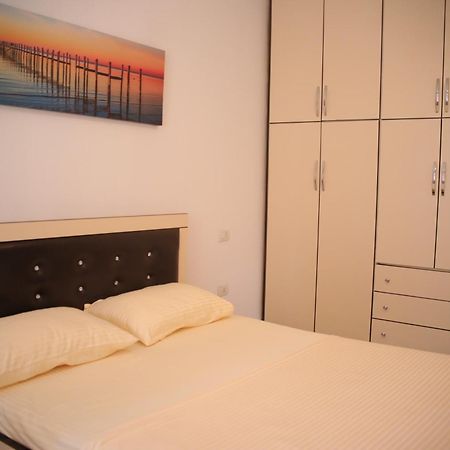 Pleasant Apartment With Free Dedicated Parking In Komuna E Parisit ติรานา ภายนอก รูปภาพ
