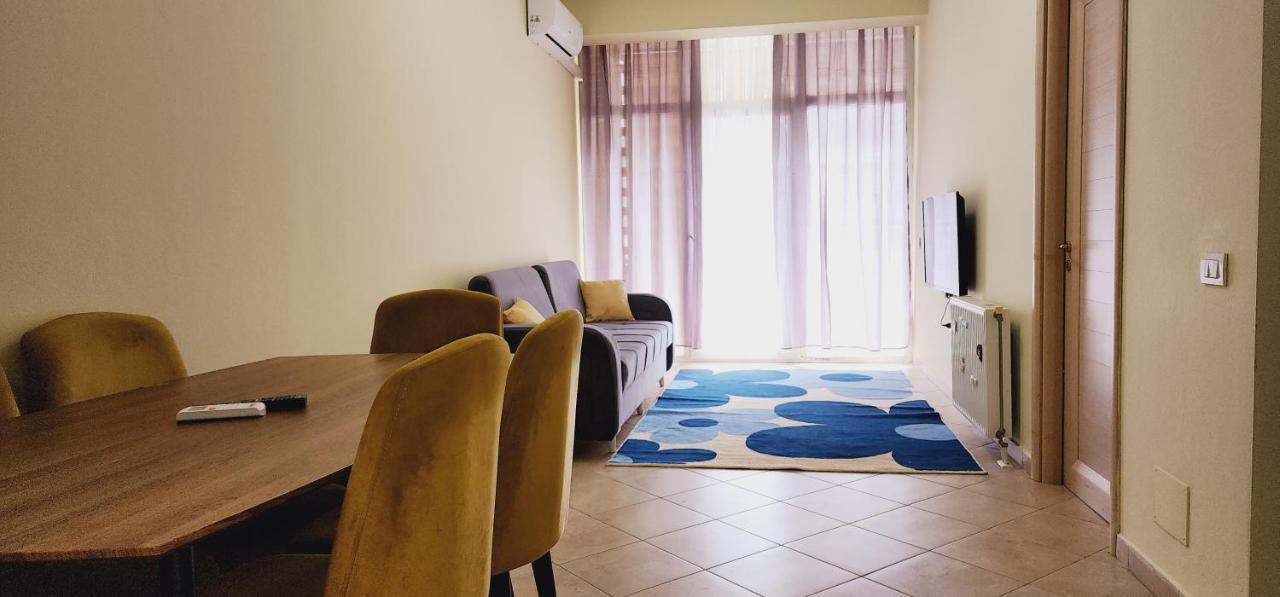 Pleasant Apartment With Free Dedicated Parking In Komuna E Parisit ติรานา ภายนอก รูปภาพ