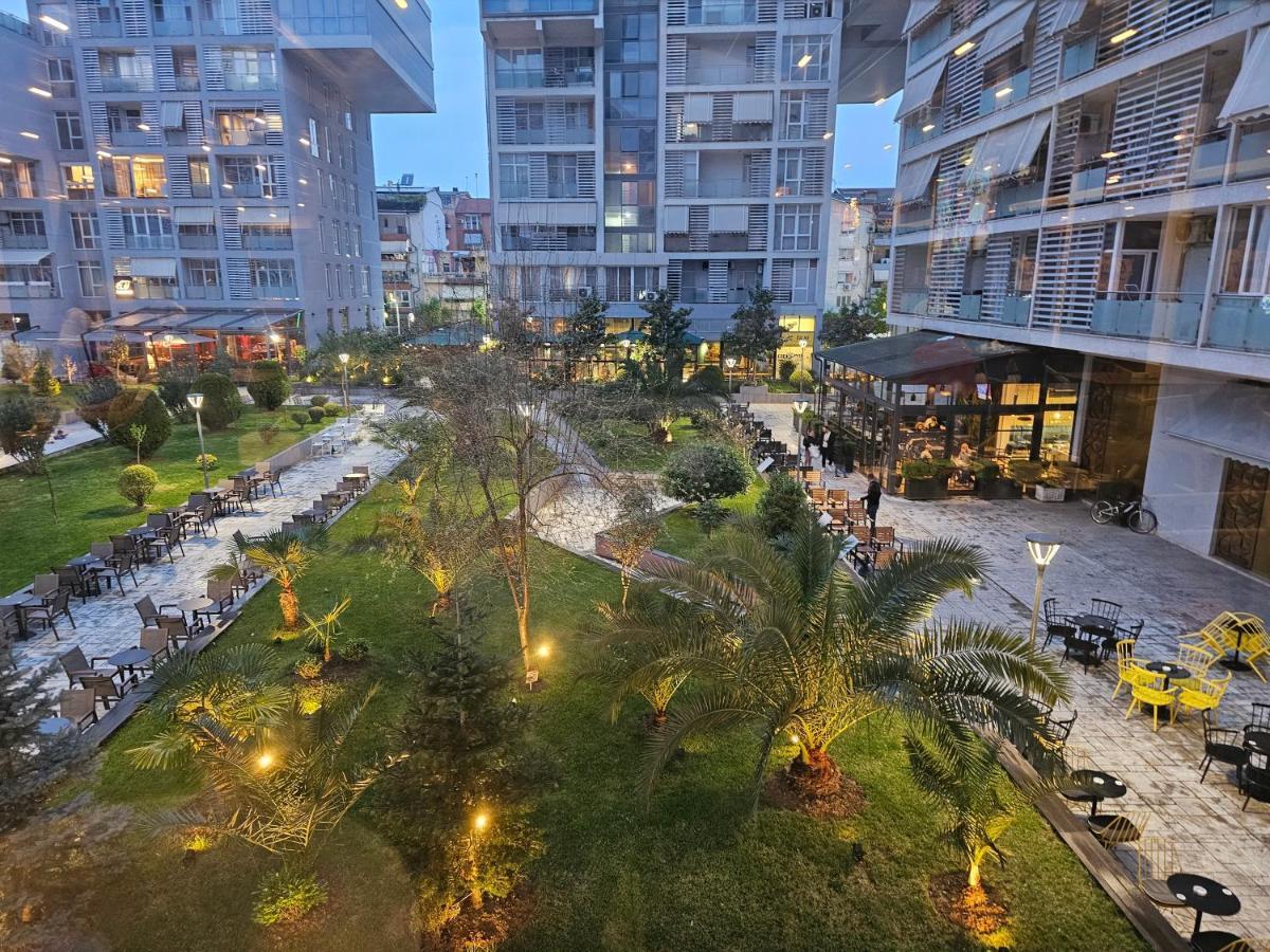 Pleasant Apartment With Free Dedicated Parking In Komuna E Parisit ติรานา ภายนอก รูปภาพ