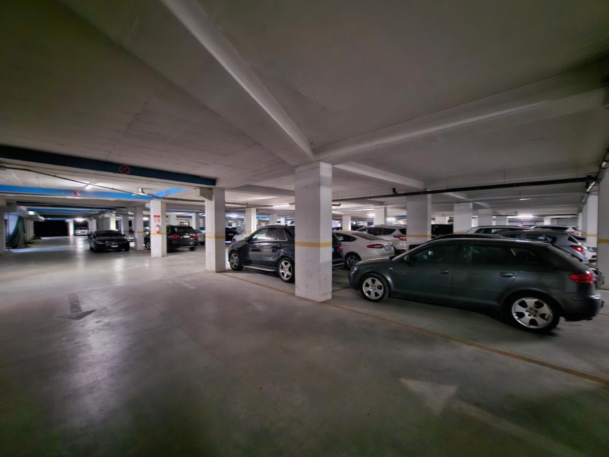 Pleasant Apartment With Free Dedicated Parking In Komuna E Parisit ติรานา ภายนอก รูปภาพ