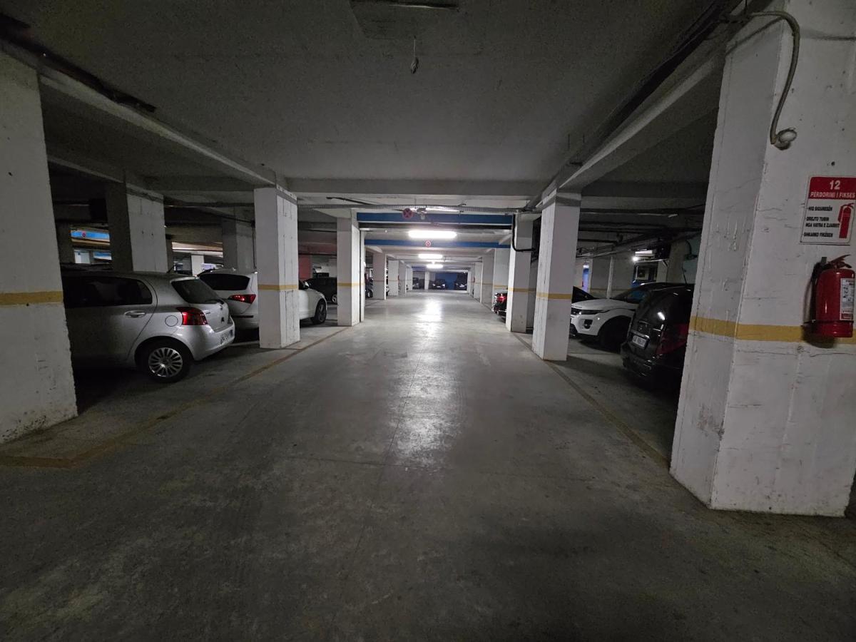 Pleasant Apartment With Free Dedicated Parking In Komuna E Parisit ติรานา ภายนอก รูปภาพ