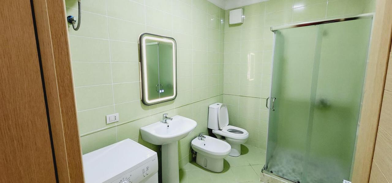 Pleasant Apartment With Free Dedicated Parking In Komuna E Parisit ติรานา ภายนอก รูปภาพ