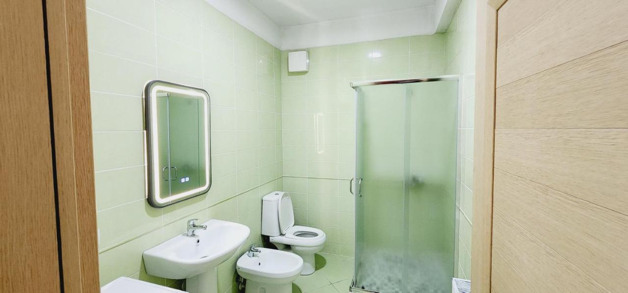 Pleasant Apartment With Free Dedicated Parking In Komuna E Parisit ติรานา ภายนอก รูปภาพ