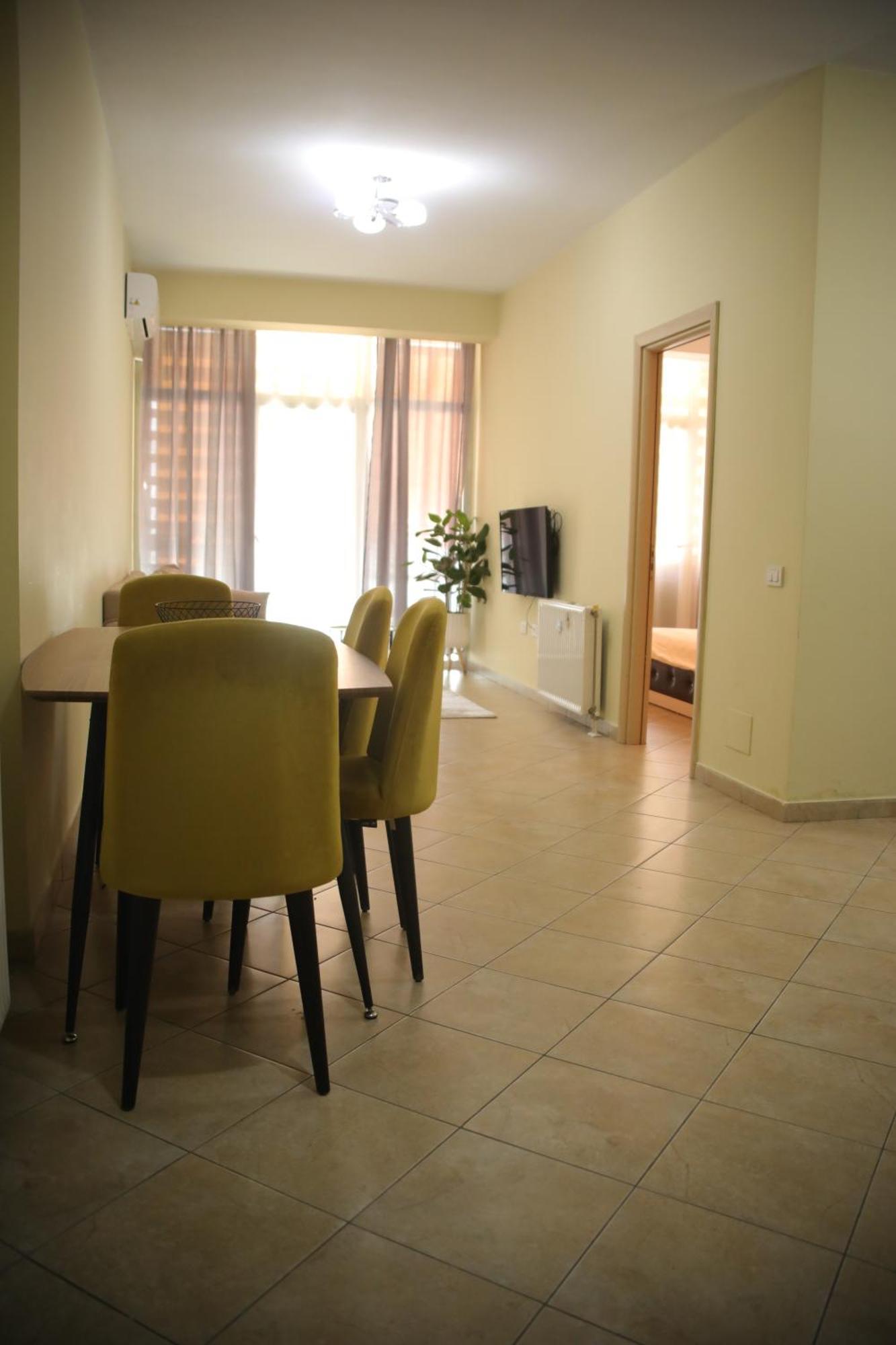 Pleasant Apartment With Free Dedicated Parking In Komuna E Parisit ติรานา ภายนอก รูปภาพ