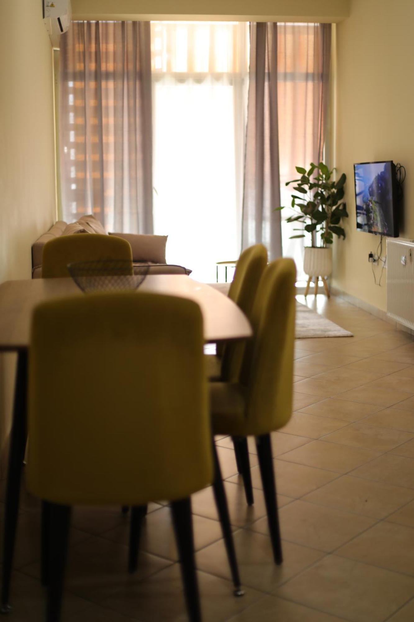 Pleasant Apartment With Free Dedicated Parking In Komuna E Parisit ติรานา ภายนอก รูปภาพ