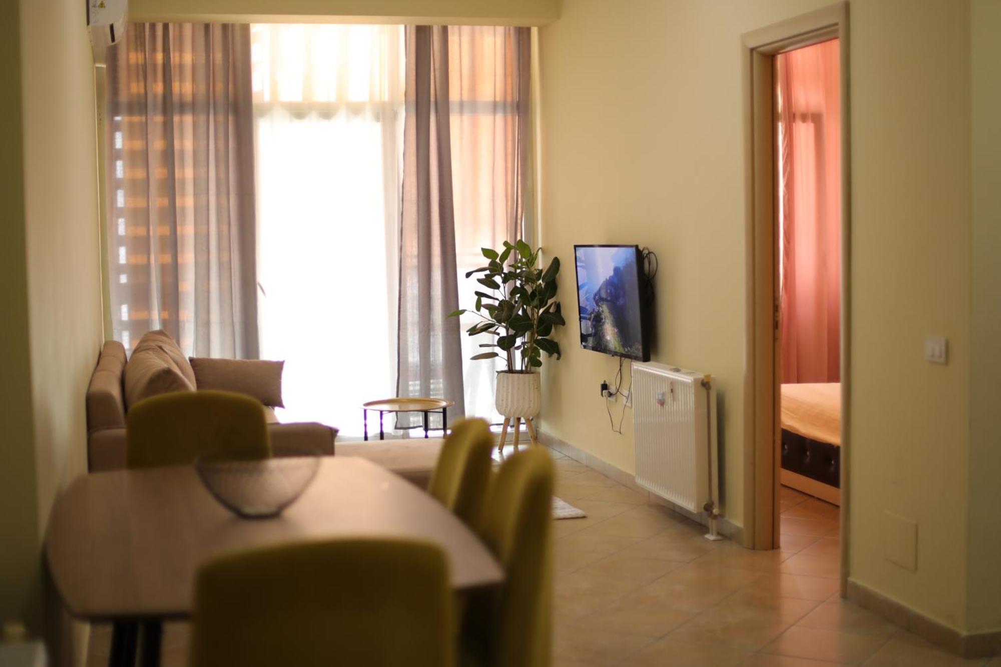 Pleasant Apartment With Free Dedicated Parking In Komuna E Parisit ติรานา ภายนอก รูปภาพ