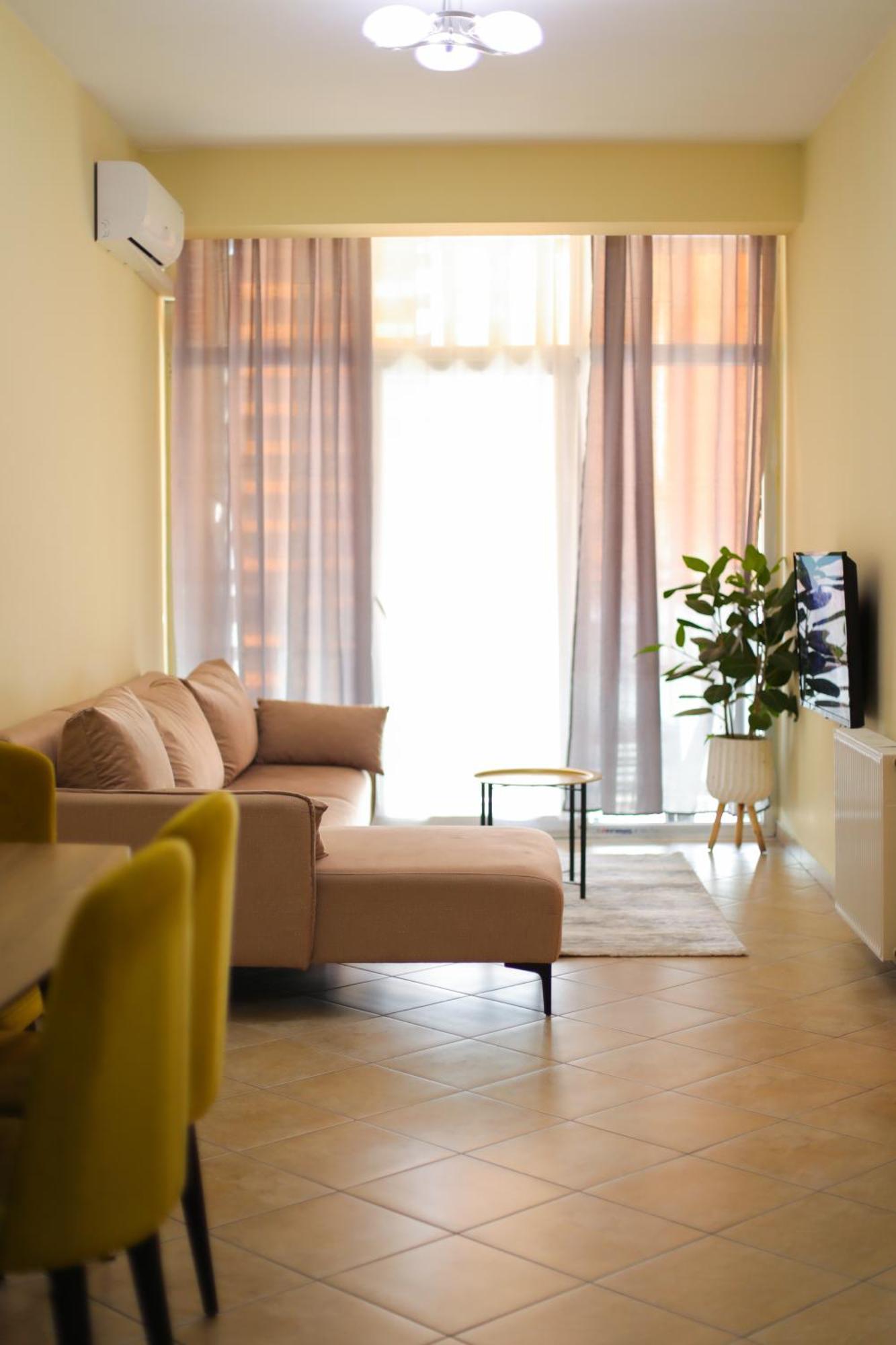 Pleasant Apartment With Free Dedicated Parking In Komuna E Parisit ติรานา ภายนอก รูปภาพ