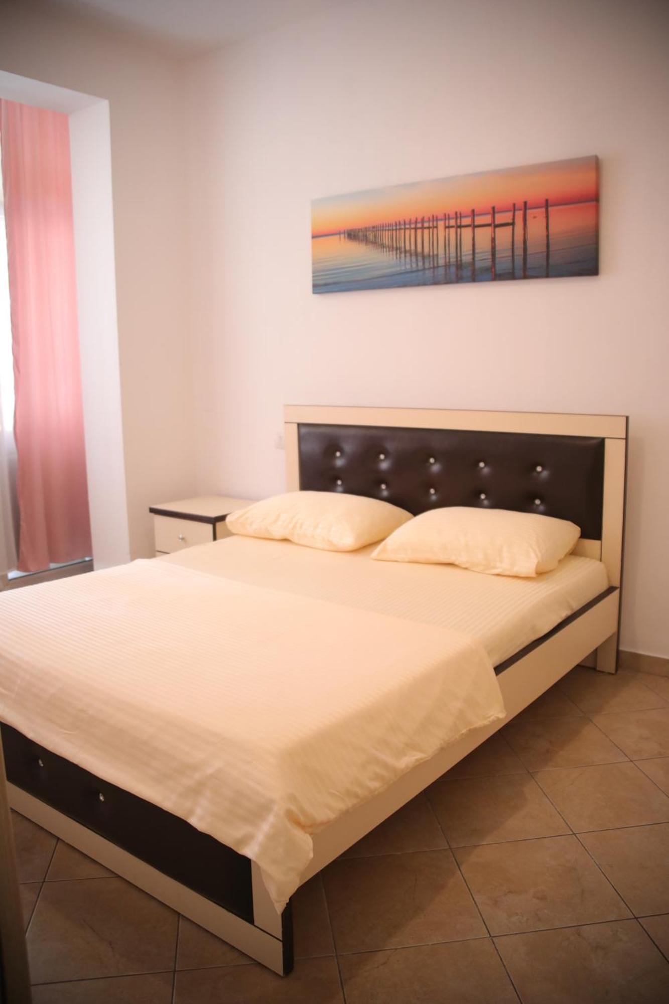 Pleasant Apartment With Free Dedicated Parking In Komuna E Parisit ติรานา ภายนอก รูปภาพ