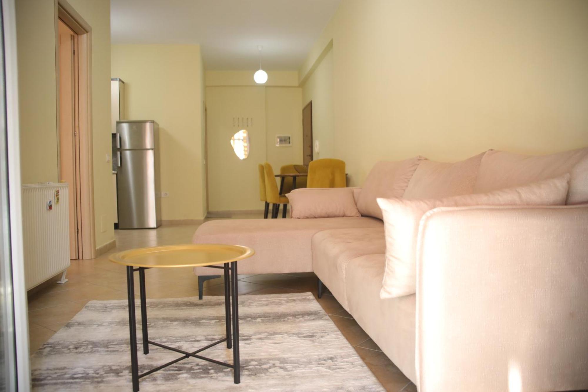 Pleasant Apartment With Free Dedicated Parking In Komuna E Parisit ติรานา ภายนอก รูปภาพ