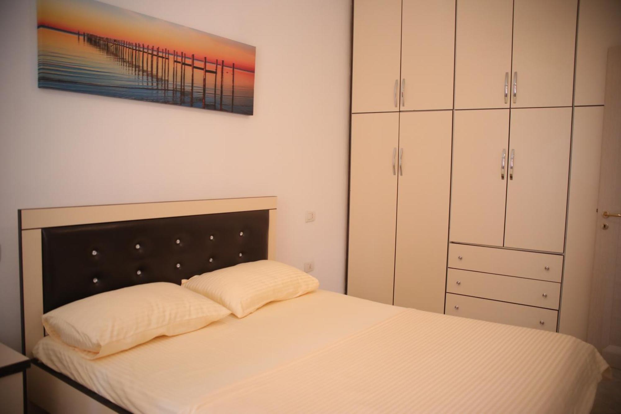 Pleasant Apartment With Free Dedicated Parking In Komuna E Parisit ติรานา ภายนอก รูปภาพ